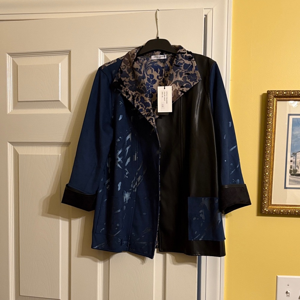 Elegant Women's Blue and Black Blazer